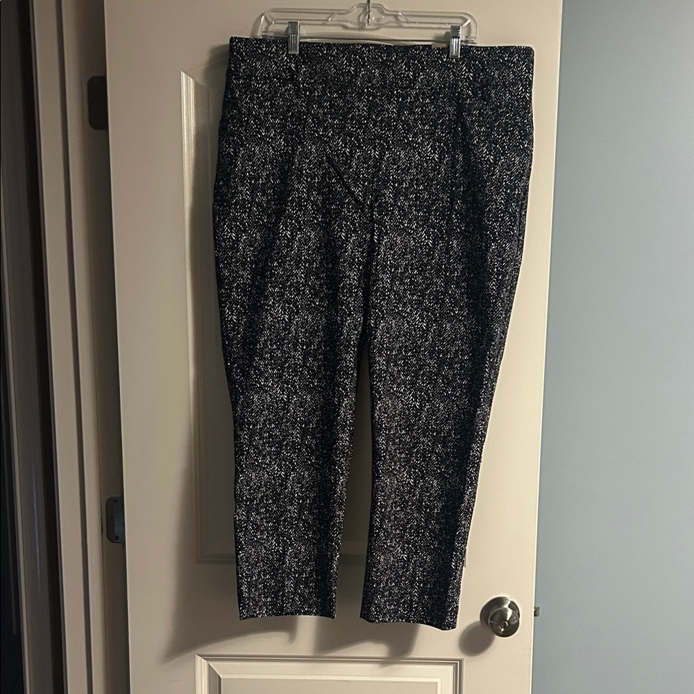 Chico’s Black and White Perfect Stretch Josie Slim Pants